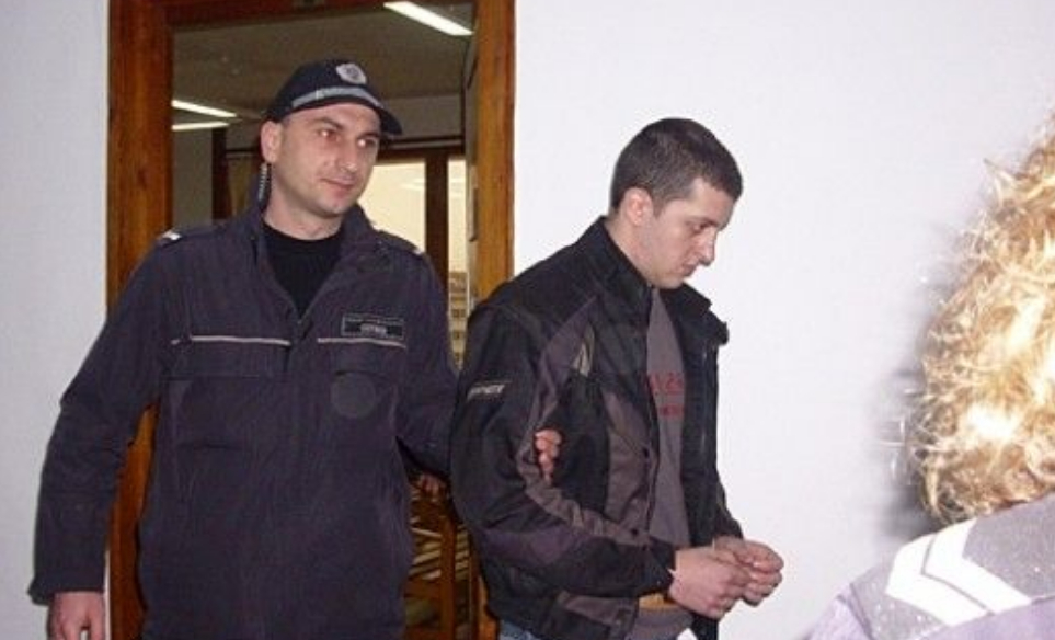 Зомби удуши ученичка и запали трупа ѝ в Карнобат СНИМКИ