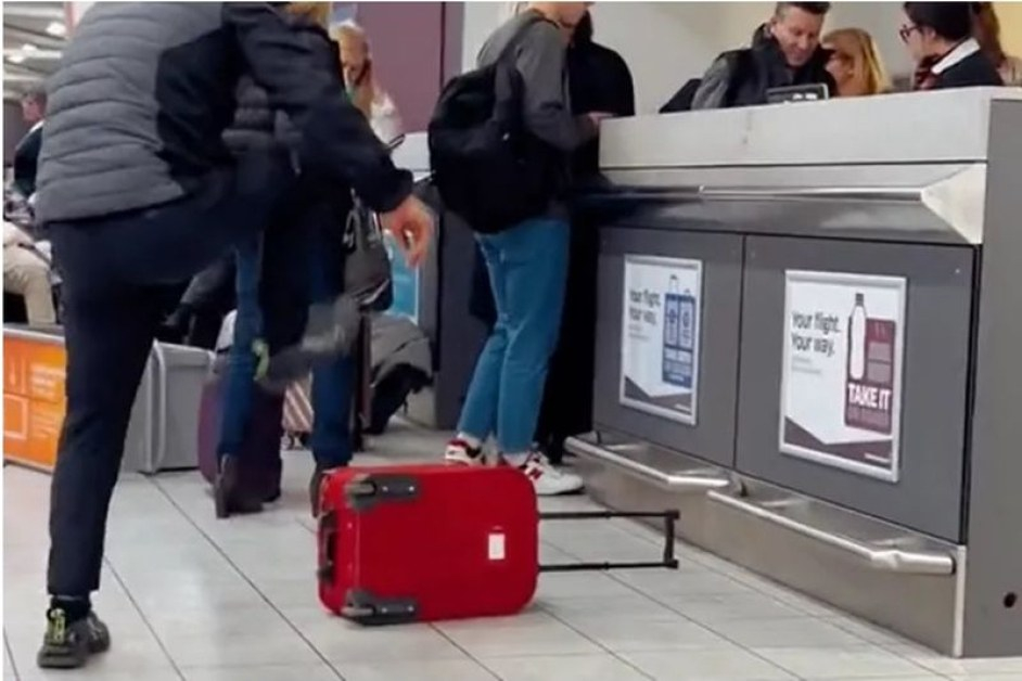 Направиха забележка на пътник на летището, случи се немислим екшън ВИДЕО