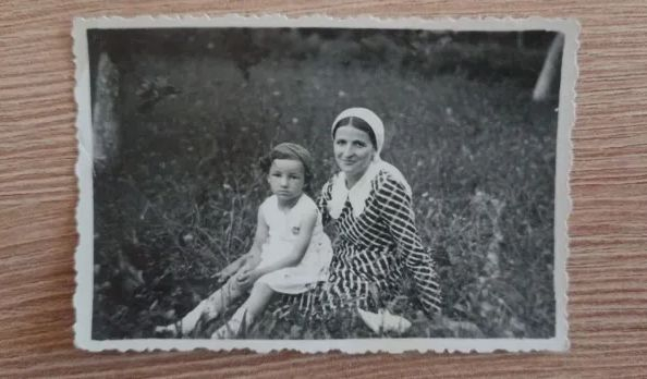 "Момиче с маковете" на Майстора: Ето как изглежда днес Тина СНИМКИ