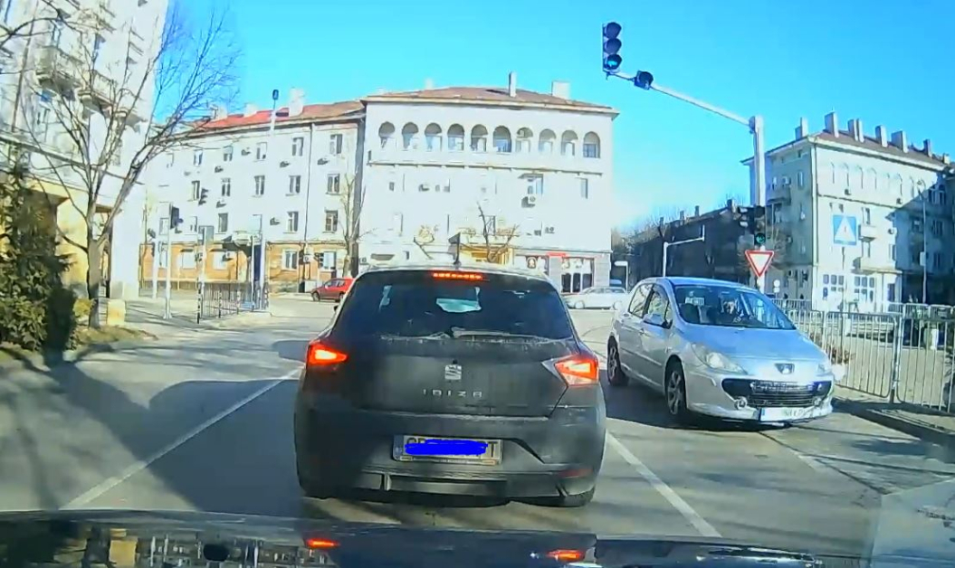 Шофьор пренаписа правилата, тази маневра убива СНИМКИ