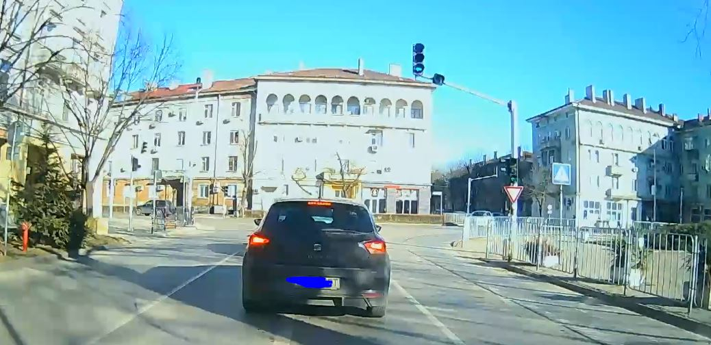 Шофьор пренаписа правилата, тази маневра убива СНИМКИ