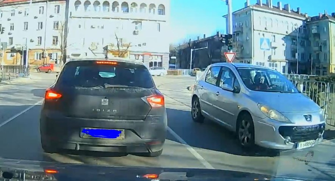 Шофьор пренаписа правилата, тази маневра убива СНИМКИ