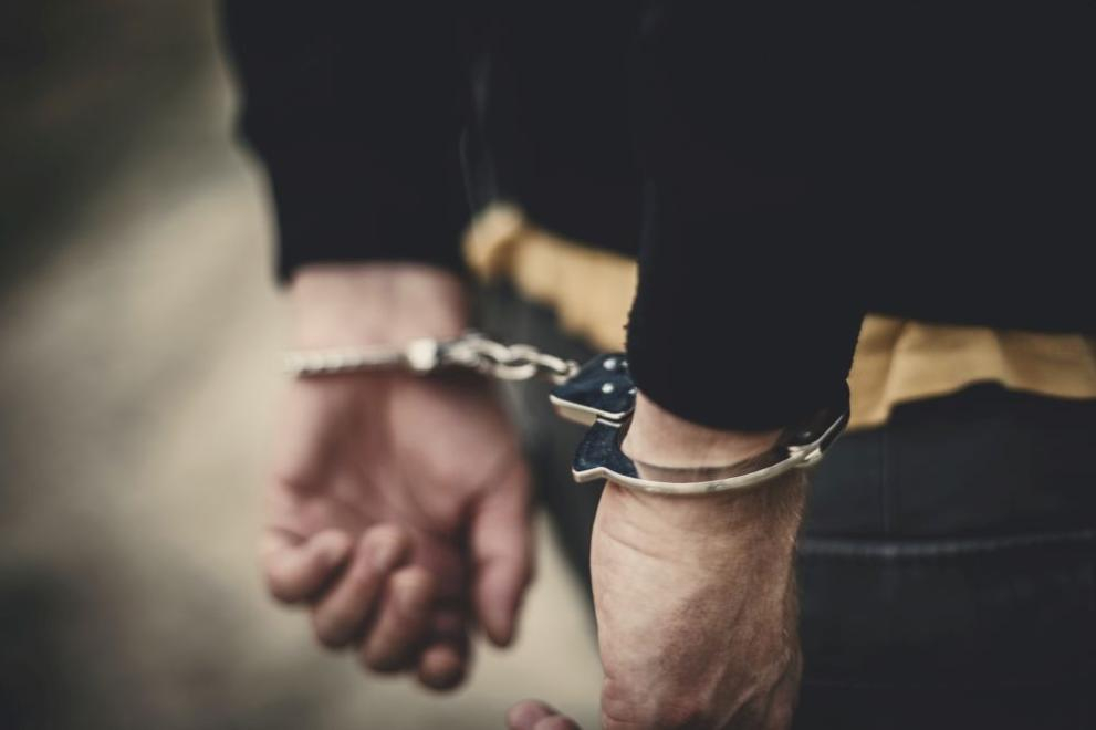 Мъж влезе посред нощ в дома на млада и сама жена в Добрич, но не очакваше това да му се случи