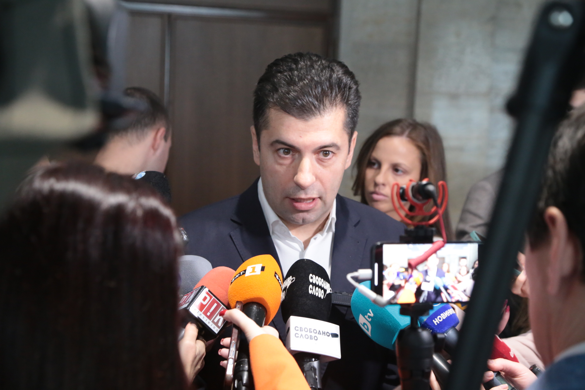 Кирил Петков се произнесе за мигрантите и приемането ни в Шенген по суша