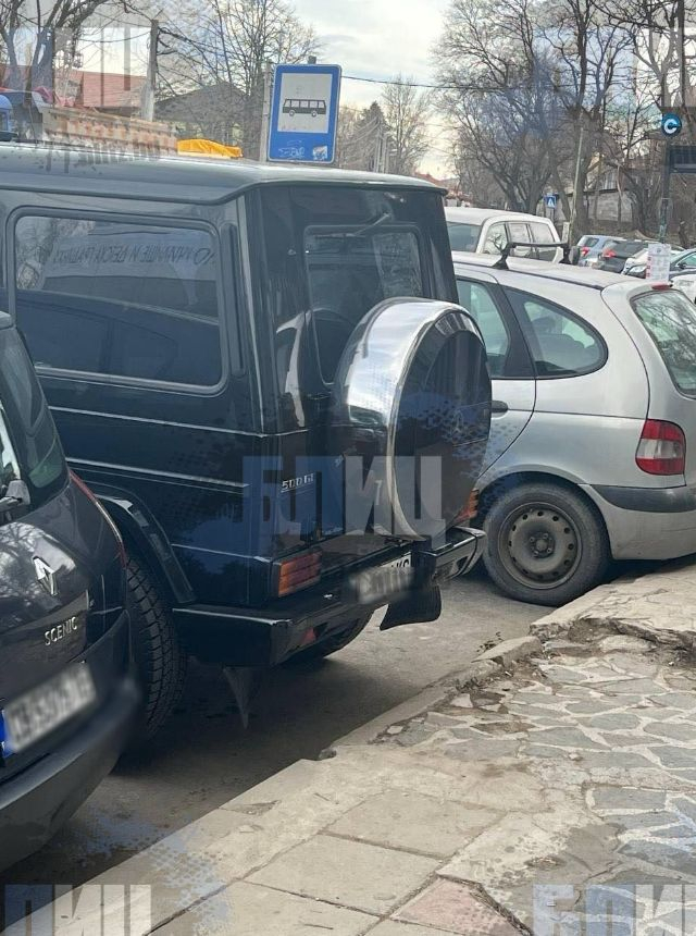 Фотобомба в БЛИЦ! Български президент слиза от мутренски джип в "Драгалевци"
