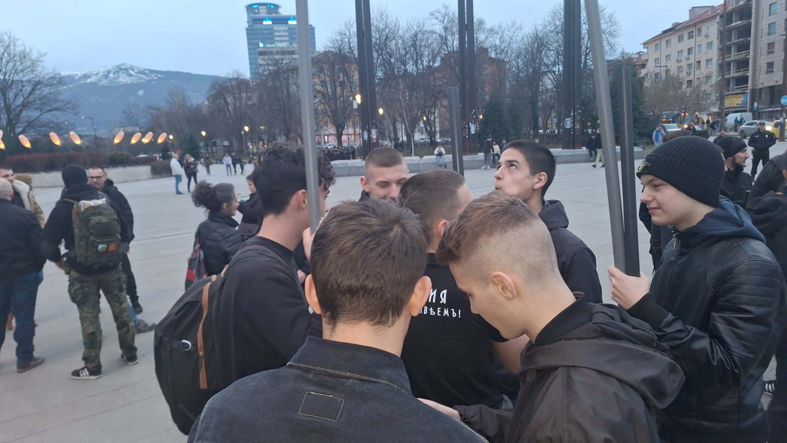 Центърът на София гъмжи от полиция, изкараха и водно оръдие, причината е неочаквана ВИДЕО