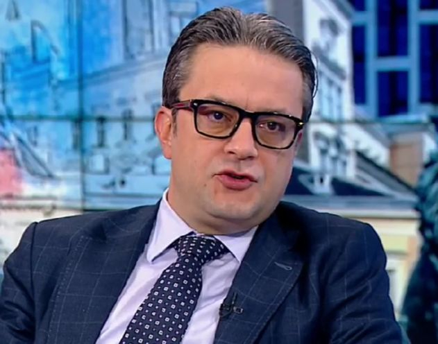 Биков сравни Денков със земята: Чакат ни много гафове, ако се случи това