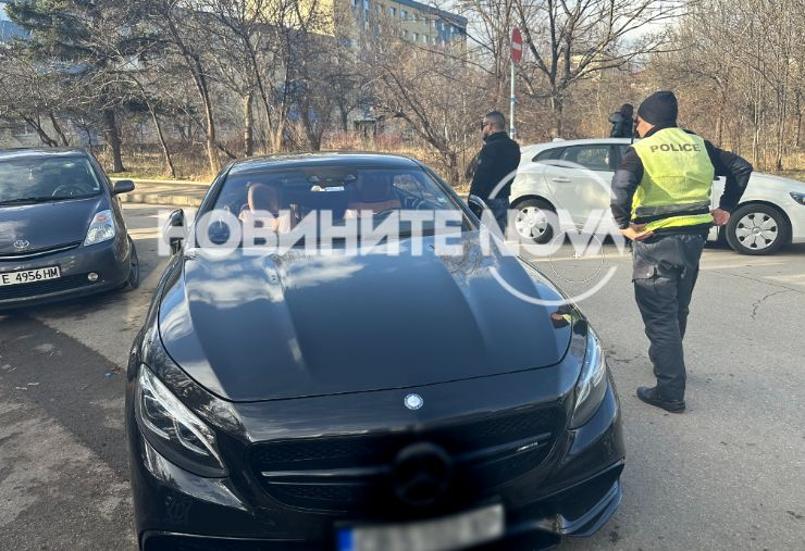 Ето я окованата с белезници "Мис Силикон", задържаха я за... СНИМКА