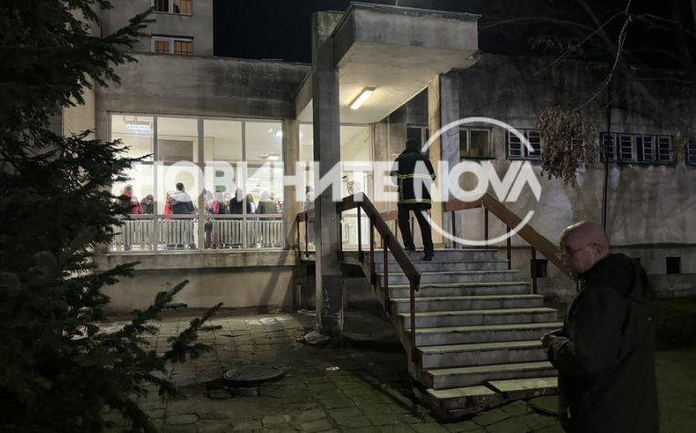 Огнен ад в Бургас, евакуират десетки 