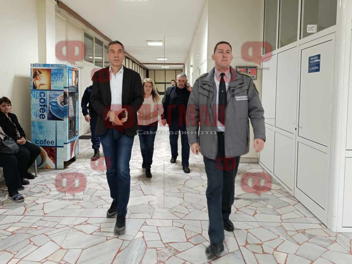 Линейка лети към болницата след огнения ужас в Бургас, а кметът Николов...