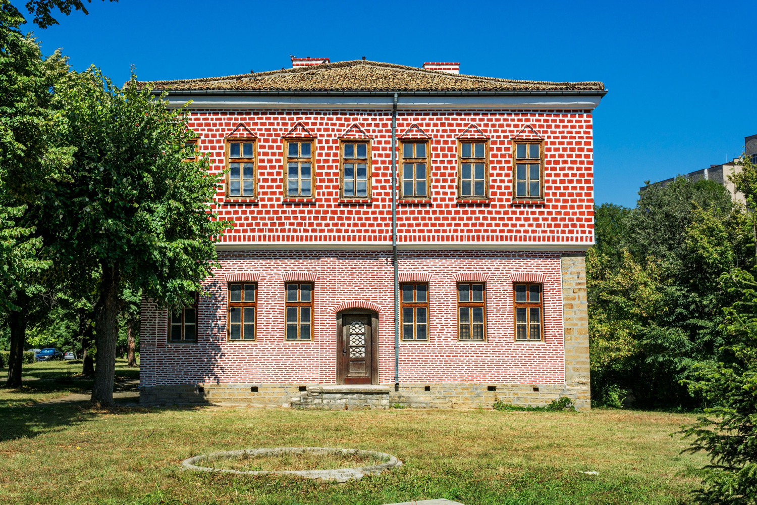 Наш град пази уникални къщи "живи крепости" с потресаваща история
