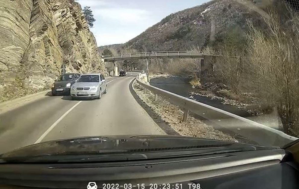 Там ли ще е новата отсечка на смъртта: Откаченяк с безумна маневра на този роден път ВИДЕО 