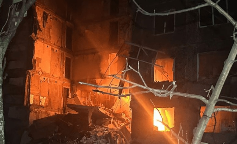 Русия порази два пъти Селидово: Разрушена е сграда и болница, има хора под развалините ВИДЕО