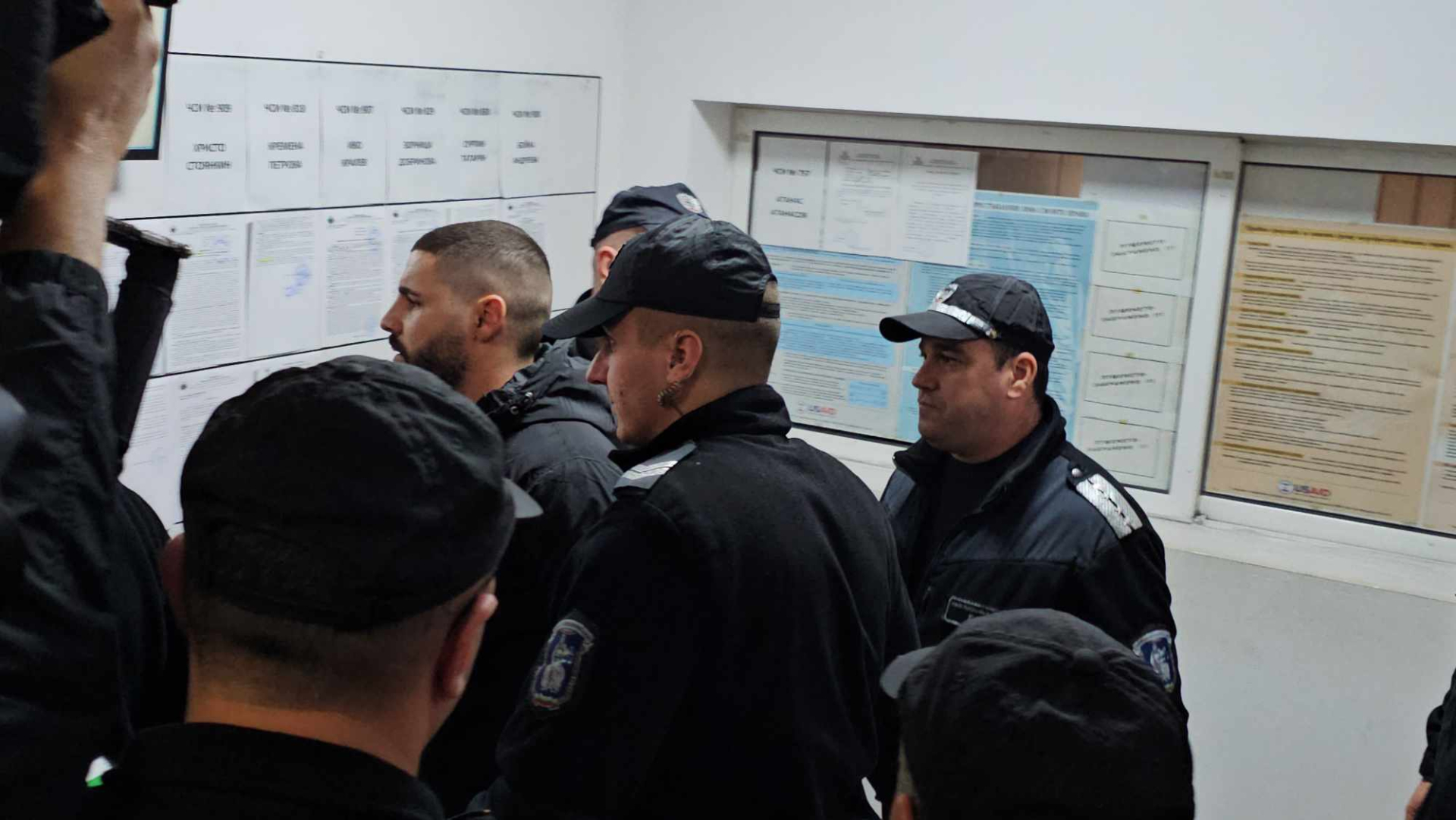 Дебора и насилникът ѝ Георги се появиха в съда, той окован, а тя... БЛИЦ TV