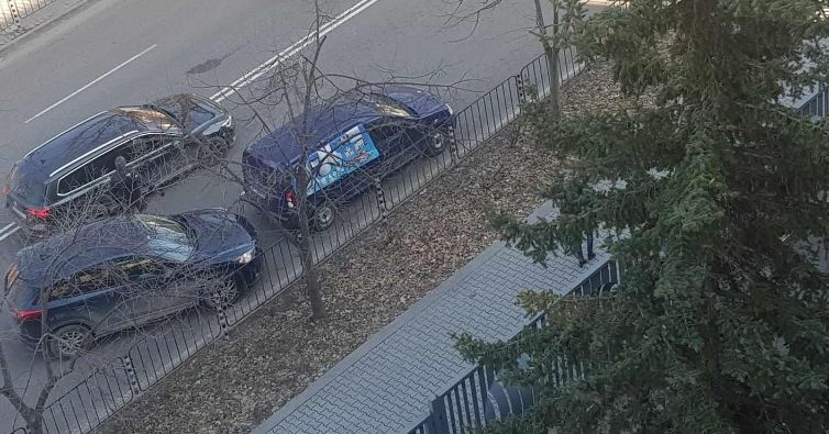 Подивял шофьор изскочи от колата на пъпа на София, нашамари колега и... СНИМКА 