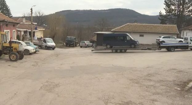 Падат зъби, чупят се коли: Калната истина за БГ пътищата, а в Северозапада реват и ликуват! СНИМКИ