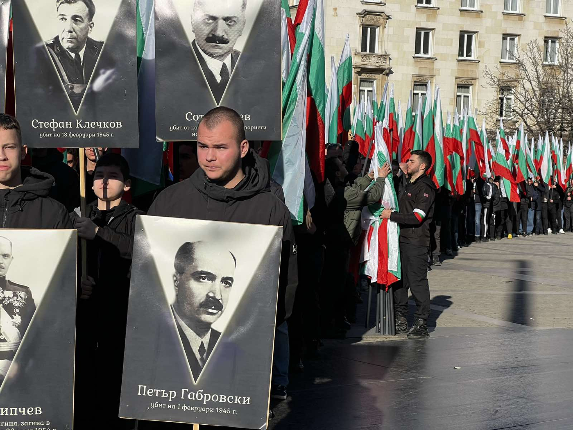 Почерня от полиция в София, по улиците тръгнаха... СНИМКИ