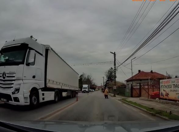 Цяла България говори за постъпката на този шофьор на тир в Поликраище СНИМКИ 