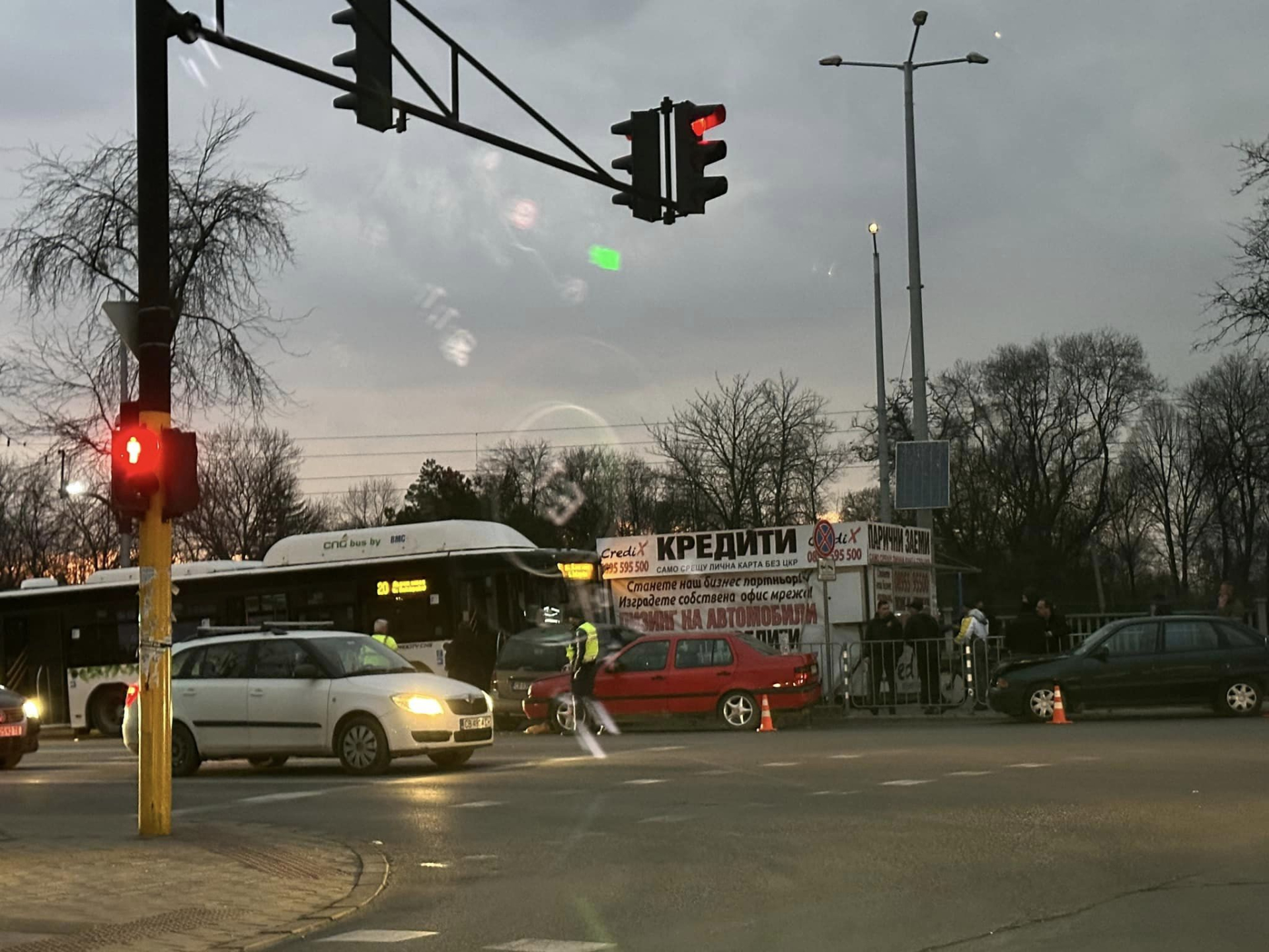 Кошмар в София: Автобус навлезе в насрещното, прегази три коли и... СНИМКИ
