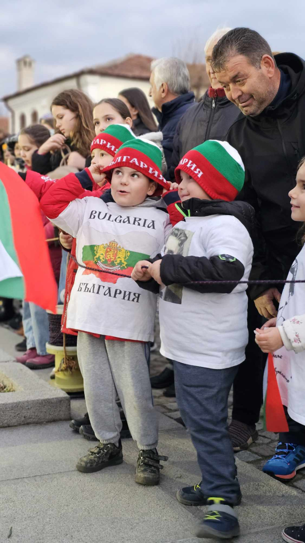 В Карлово стотици се поклониха пред Апостола на свободата