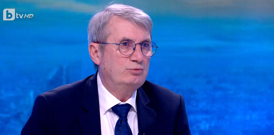 На изпроводяк Хинков се ожали, че го спрели да смени шефовете на 10-15 болници, а за случая "Даная"...