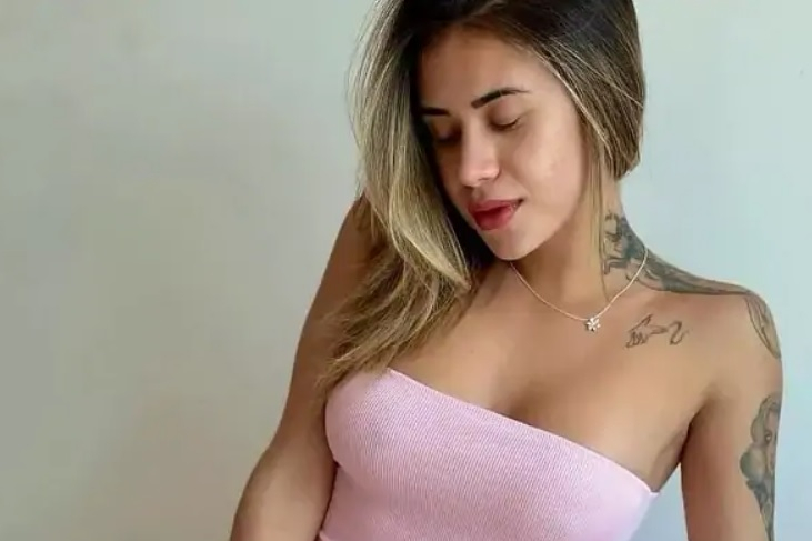 Порномоделка пусна парфюм с мирис на оргазъм СНИМКИ 18+