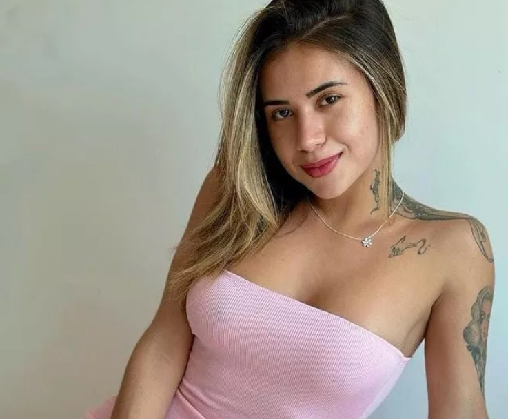 Порномоделка пусна парфюм с мирис на оргазъм СНИМКИ 18+