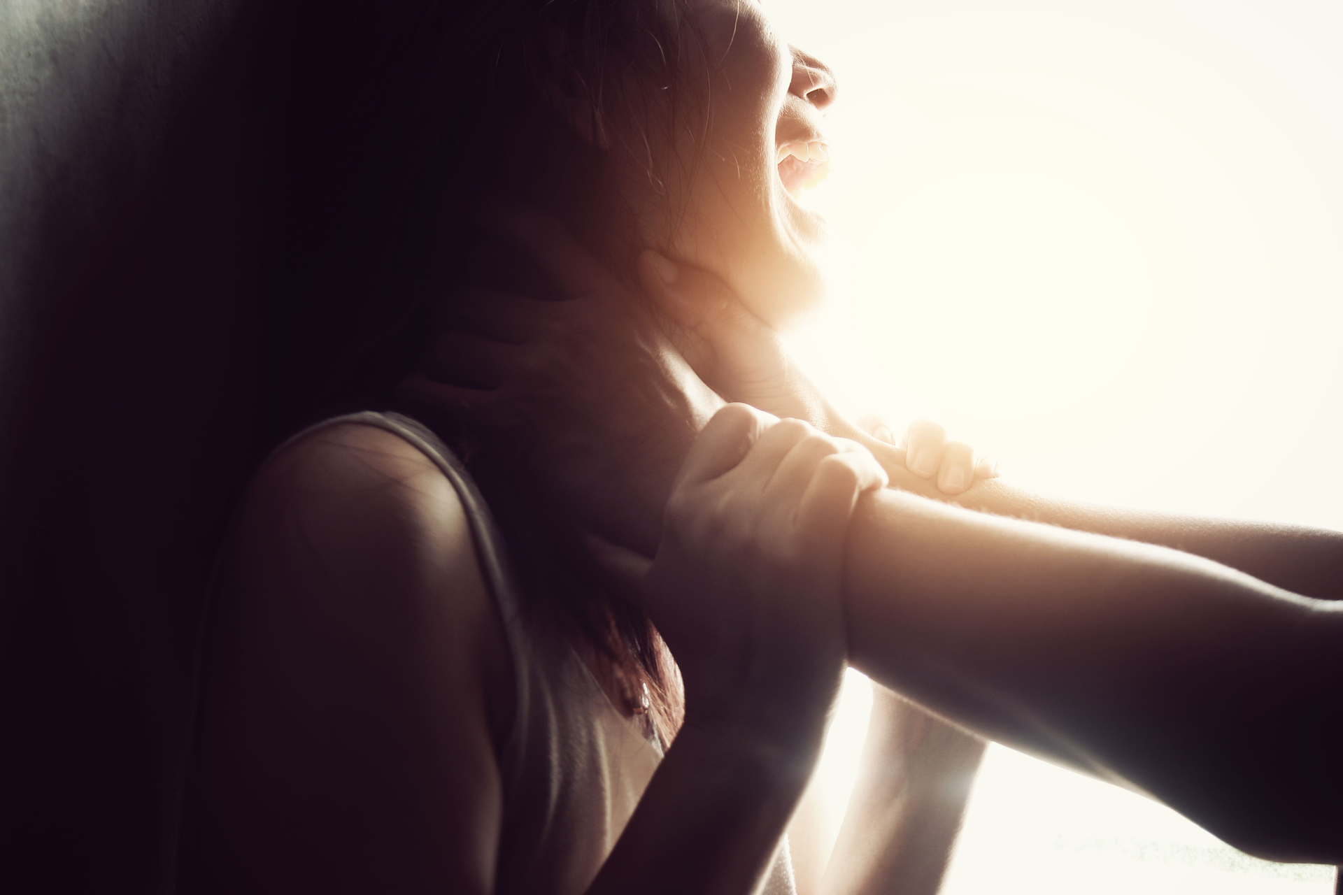 Изверг потроши от бой приятелката си в Добрич, опитал да я удуши