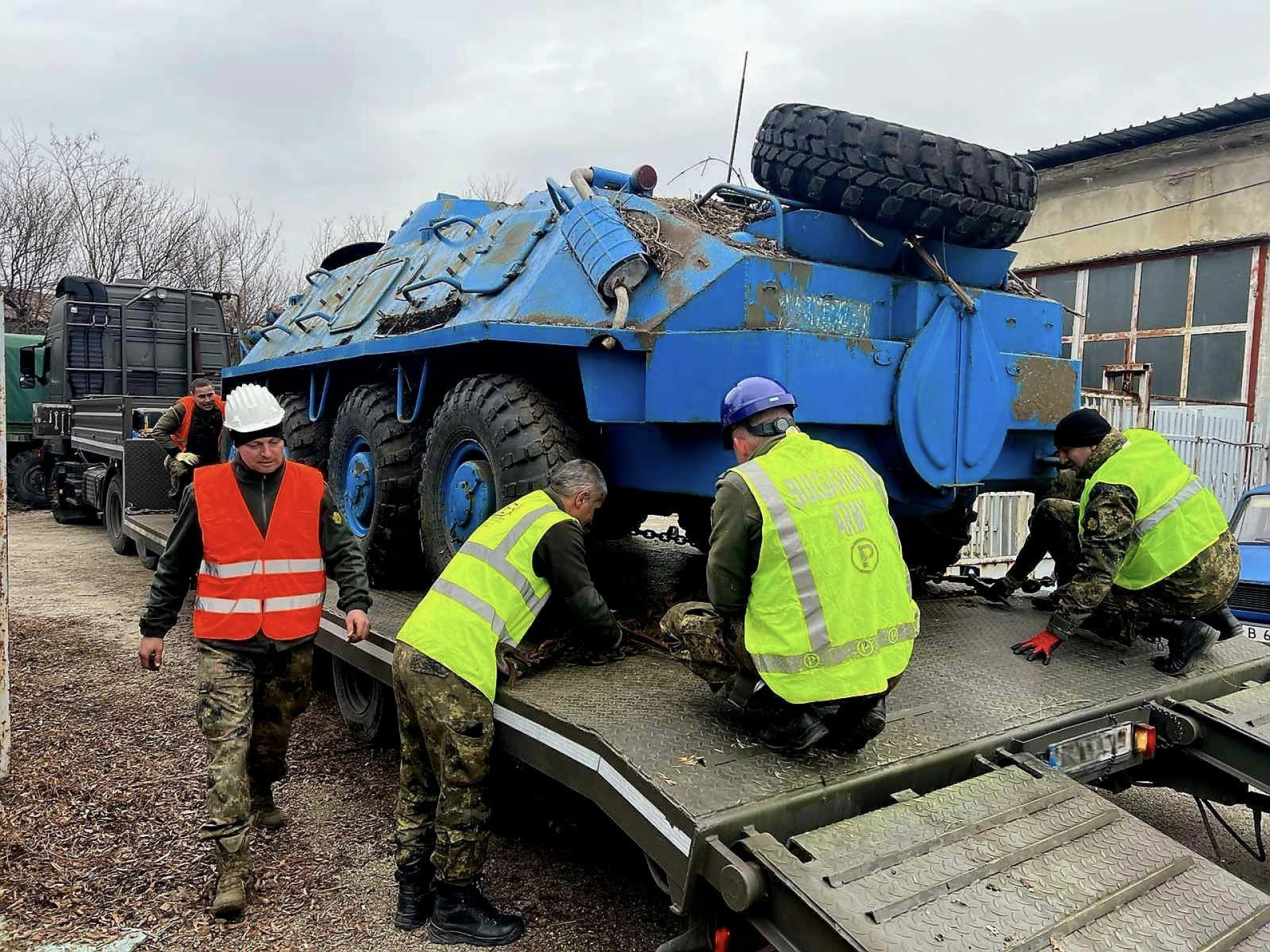 Euractiv: България бави обещаната военна помощ за Украйна! МО пита кой ще плати...