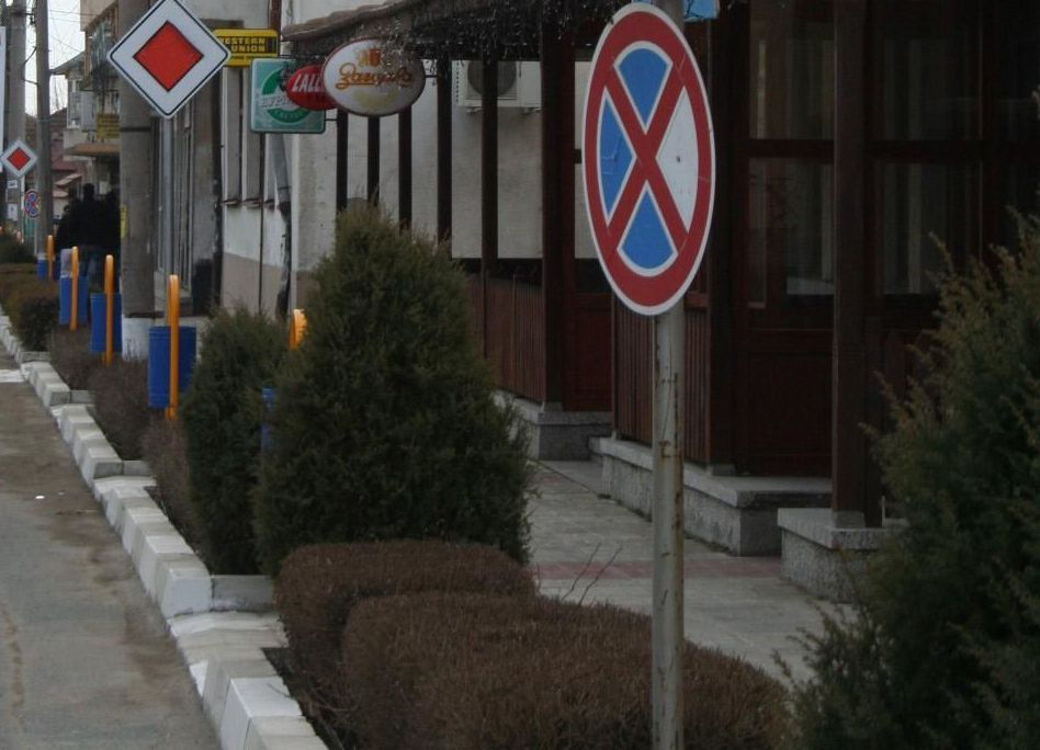 85-годишна жена остави тлъста пачка под пътен знак в Силистра