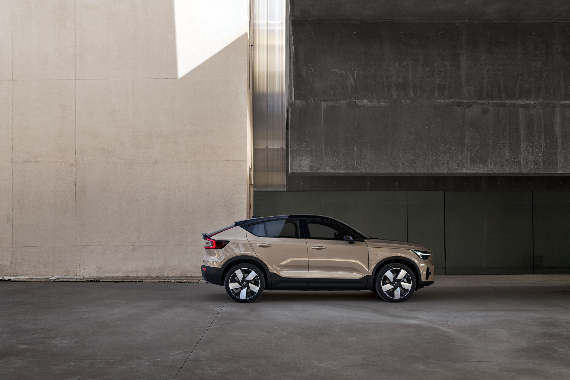 Volvo Cars представя EX40 и EC40