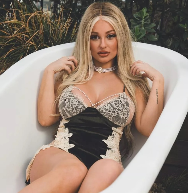 Жена стана порномоделка, за да спасява изоставени животни СНИМКИ 18+