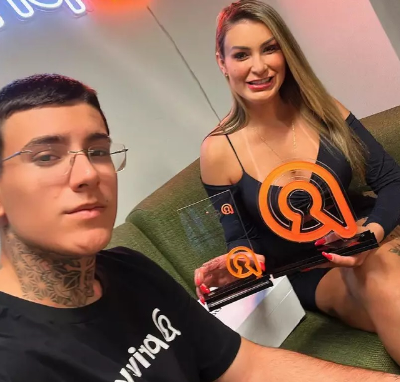 Порномоделка призна, че нейният син участва във филмите й СНИМКИ 18+