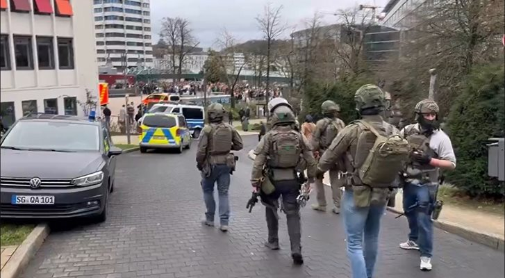 Нападение в училище в Германия: Има ранени деца ВИДЕО