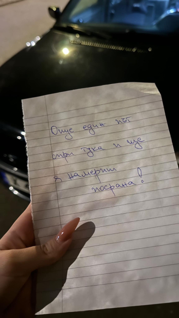 Такова не сте виждали: Жена със страшна заплаха към шофьор заради паркиране 
