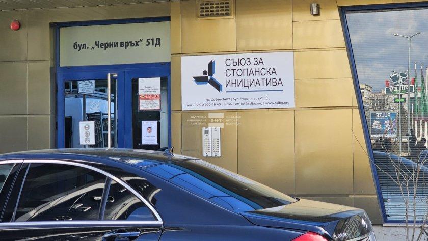 Горещи подробности за акцията в офиси, свързани с Алексей Петров СНИМКИ