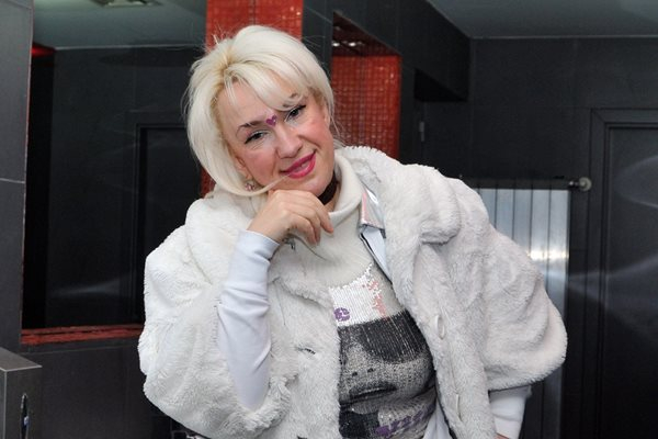 Сашка Васева вече не крие, че има чисто нови... СНИМКА