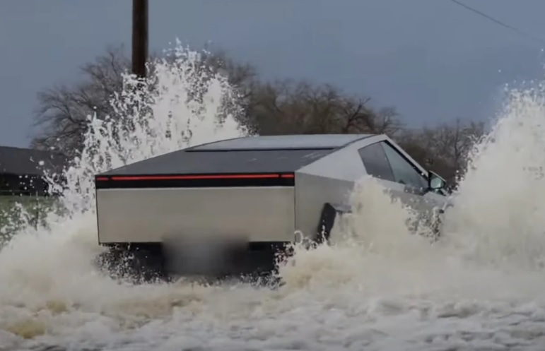 Провериха дали Tesla Cybertruck може наистина да преминава водни прегради ВИДЕО