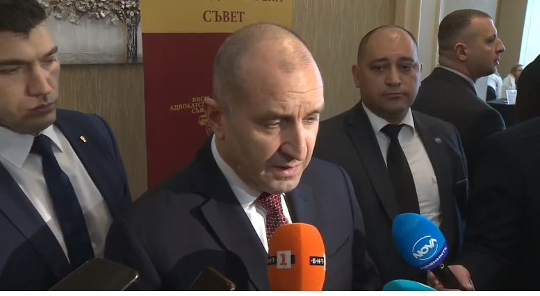 Става страшно: Радев апелира общество и медии за натиск срещу... ВИДЕО
