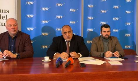 Брифингът на ГЕРБ в Плевен започна със скандал, Борисов се вбеси заради... БЛИЦ TV