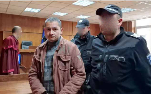 Стефан, който уби брат си в Девин, не иска да излиза от килията, защото в дома му...