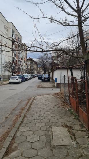 Свещеници със скъпарски коли взривиха Кюстендил с безобразни изцепки СНИМКИ