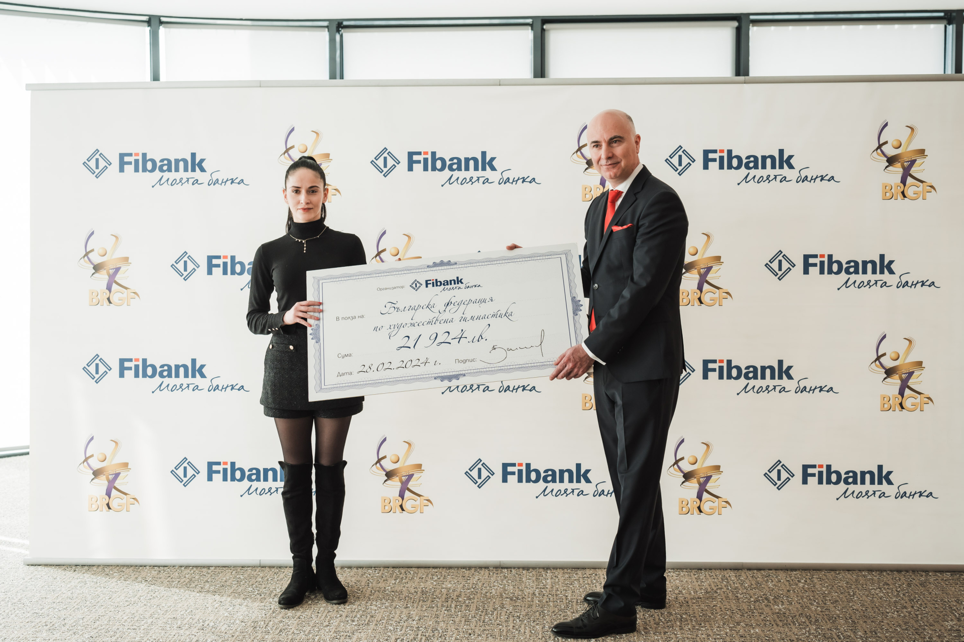 Fibank с дарение в подкрепа на Българската федерация по художествена гимнастика