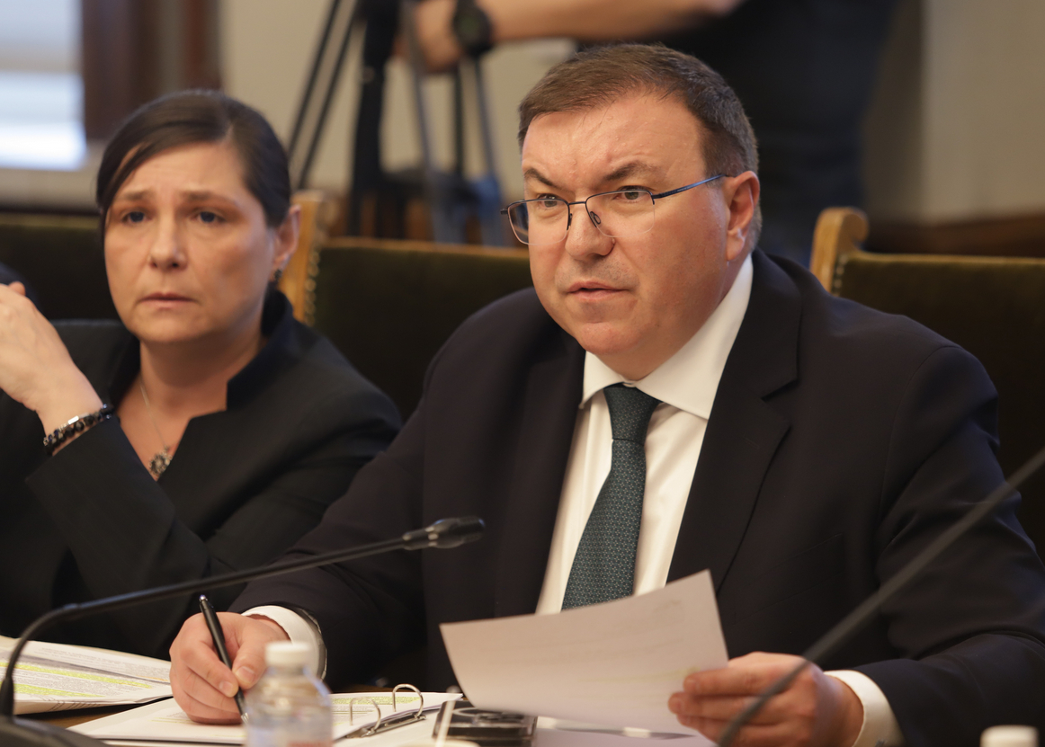 ДАНС и ГДБОП са потвърдили, че фирми изнасят лекарства от България, въпреки забраната
