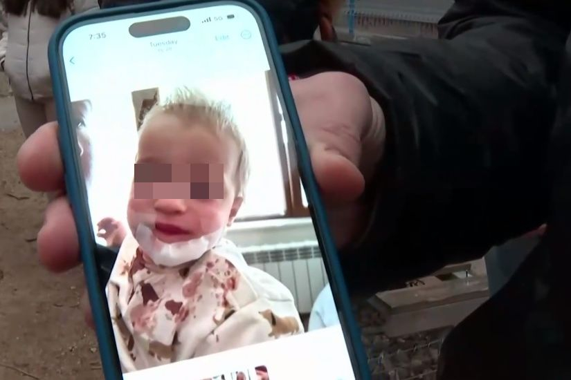 Потрес: Пързалка почти закла малко момченце в София ВИДЕО 18+