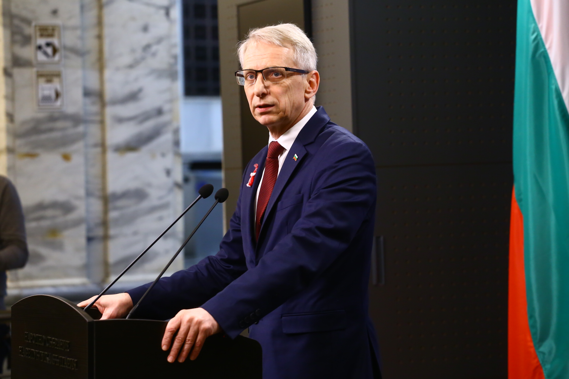 Дисекция: ПП-ДБ да оттегли фронтмена Денков, застинал е във времето, когато бе премиер