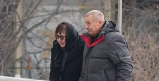 С викове посрещнаха ковчега на Навални, мистерия със съпругата му Юлия ВИДЕО