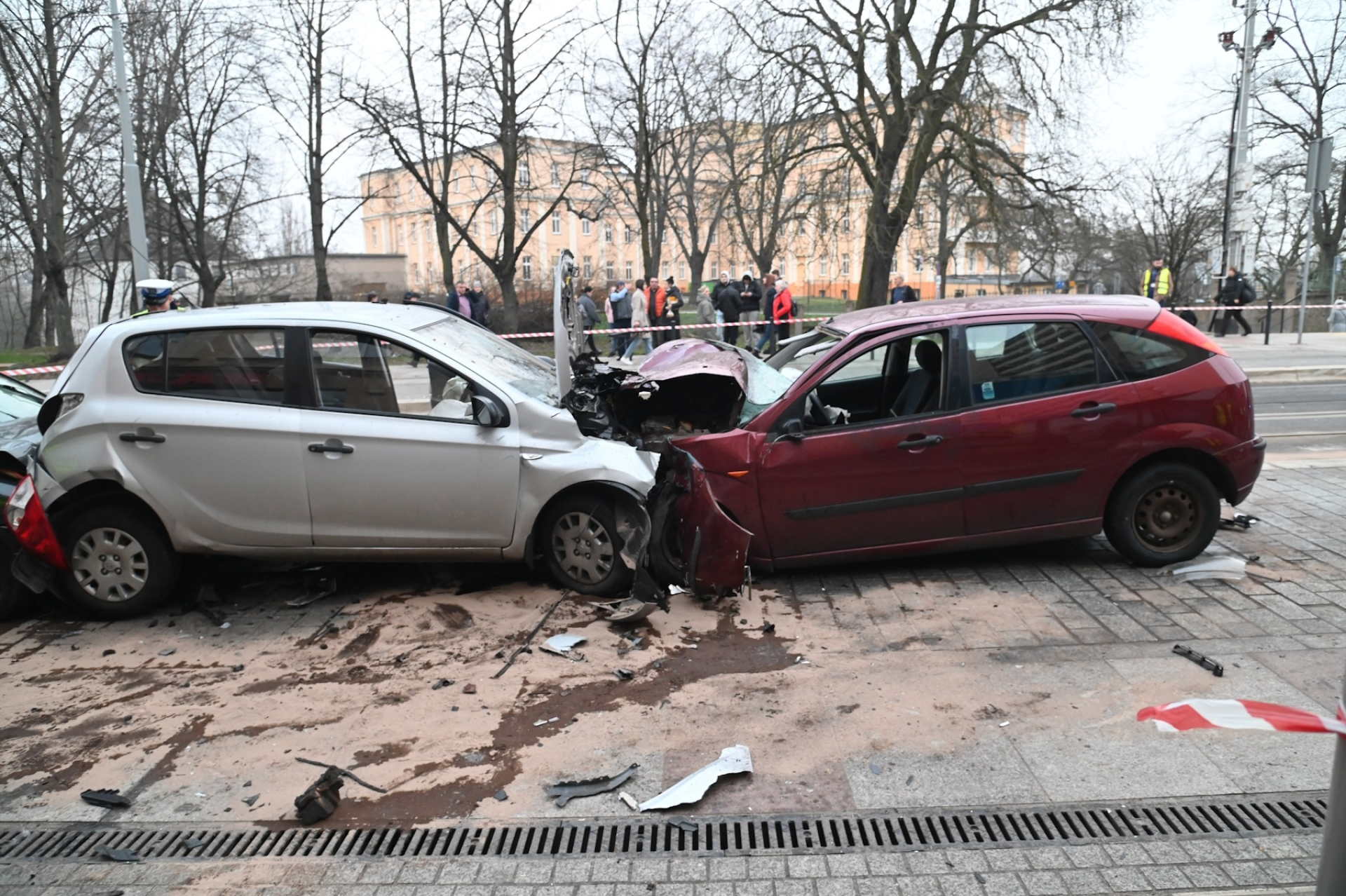 Кървава жътва в Полша: Кола се заби в минувачи и стана страшно СНИМКИ