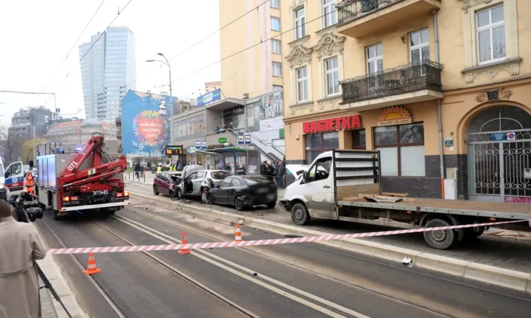 Кървава жътва в Полша: Кола се заби в минувачи и стана страшно СНИМКИ