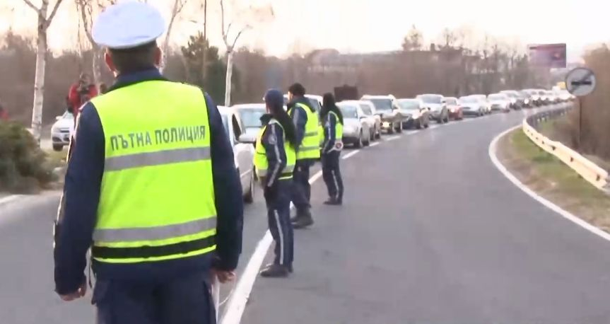 Извънредно: Затвориха изцяло прохода "Шипка"